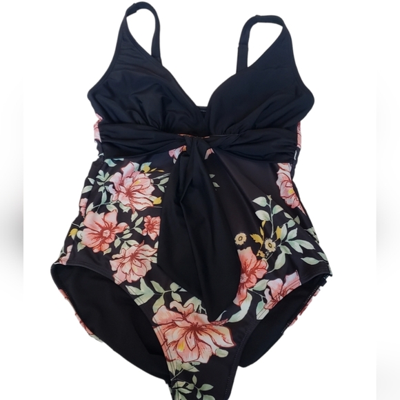 Davi & Dani Black Floral One-piece Swimsuit - Picture 2 of 5